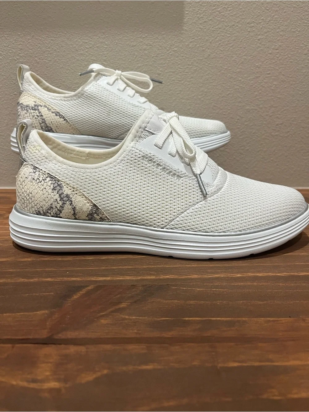 Cole Haan Grandsport Lace Up Tennis Shoe Womens Size 8 W23315 White Snake